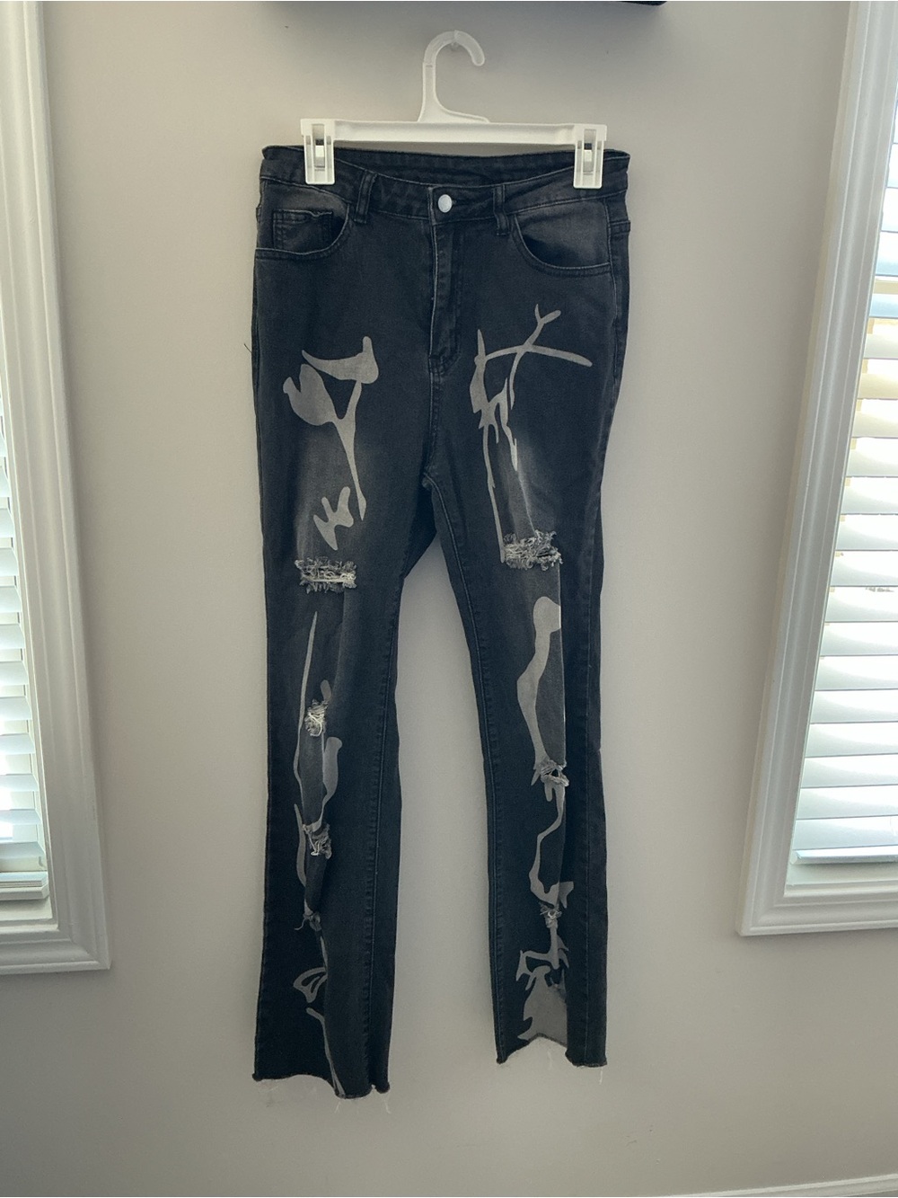 SHEIN Black Skinny Jeans with Light-Gray Spray Art